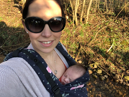 Un selfie de una madre con su recién nacido.