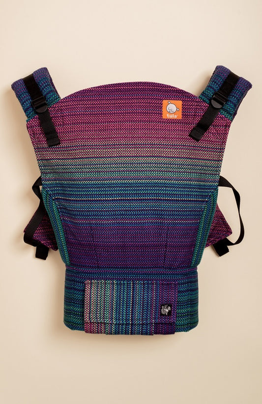 Le porte-bébé standard Signature Dreamer avec un motif à rayures colorées.