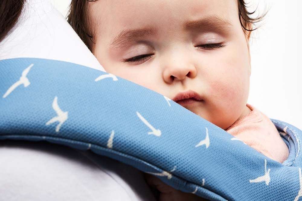 Dziecko śpiące w nosidełku Tula Explore Mesh