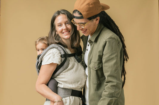 Uma família feliz de quatro pessoas.